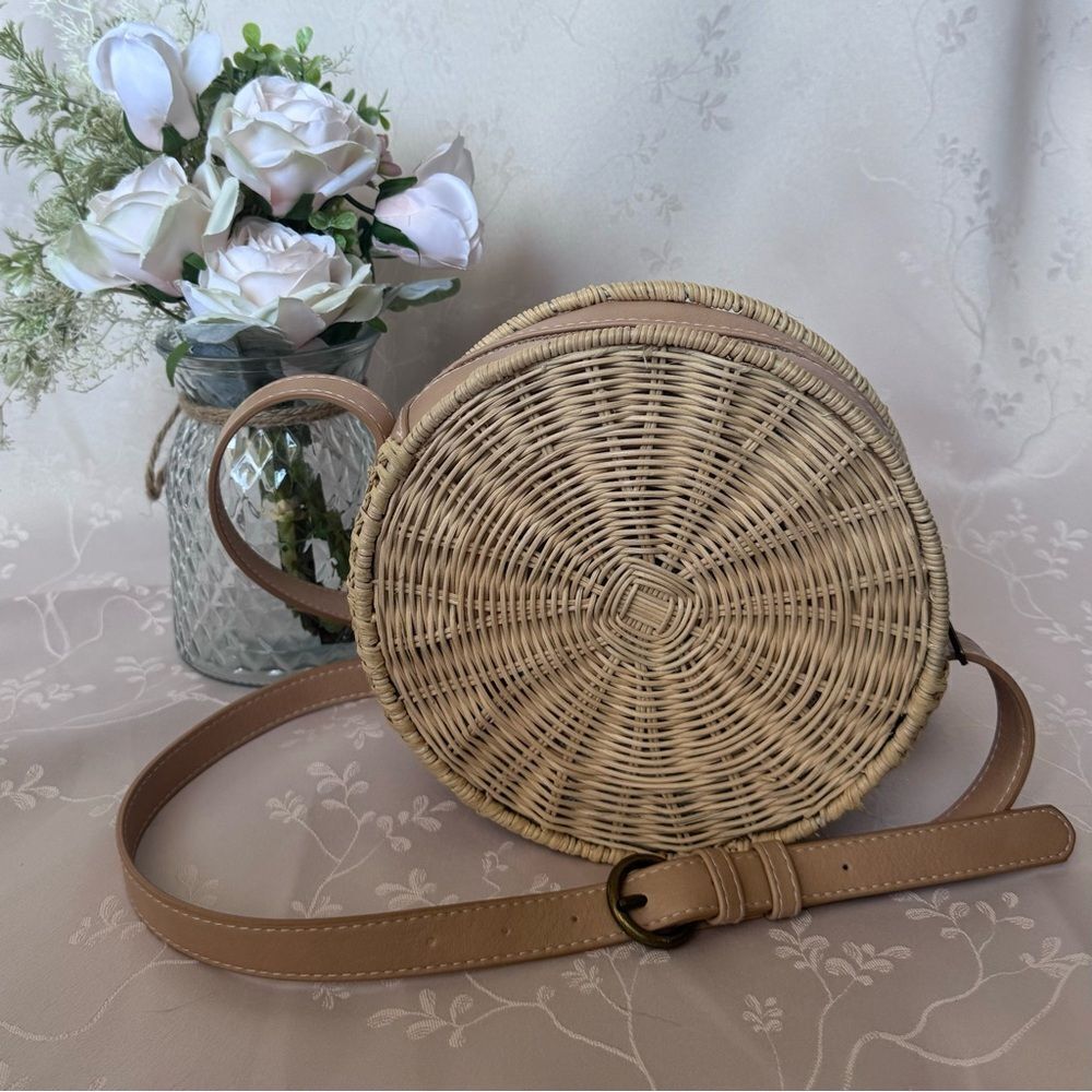 Round Woven Crossbody Bag in Tan
